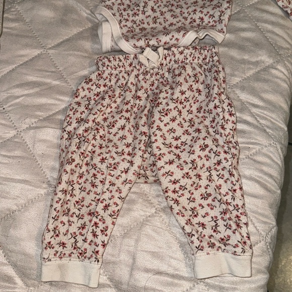 Old navy 2 piece long sleeve set - Picture 2 of 4